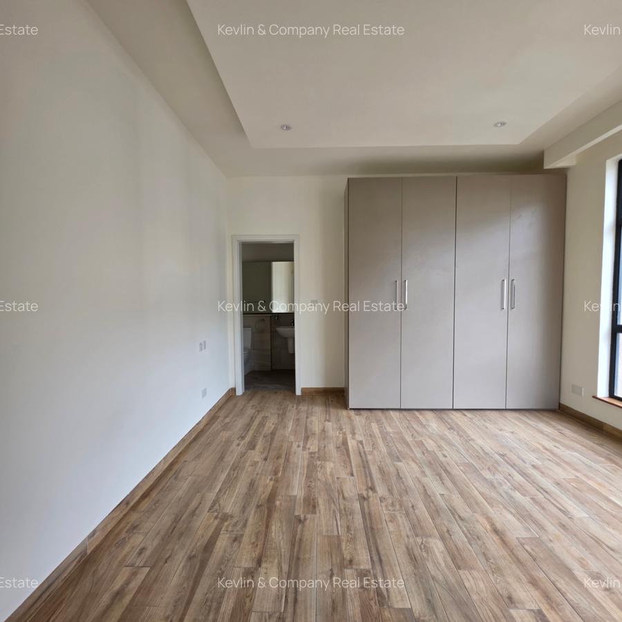 4 Bed Apartment with En Suite in Riverside - 9