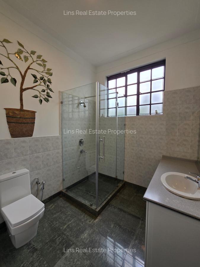 5 Bed House with En Suite in Nyari - 19