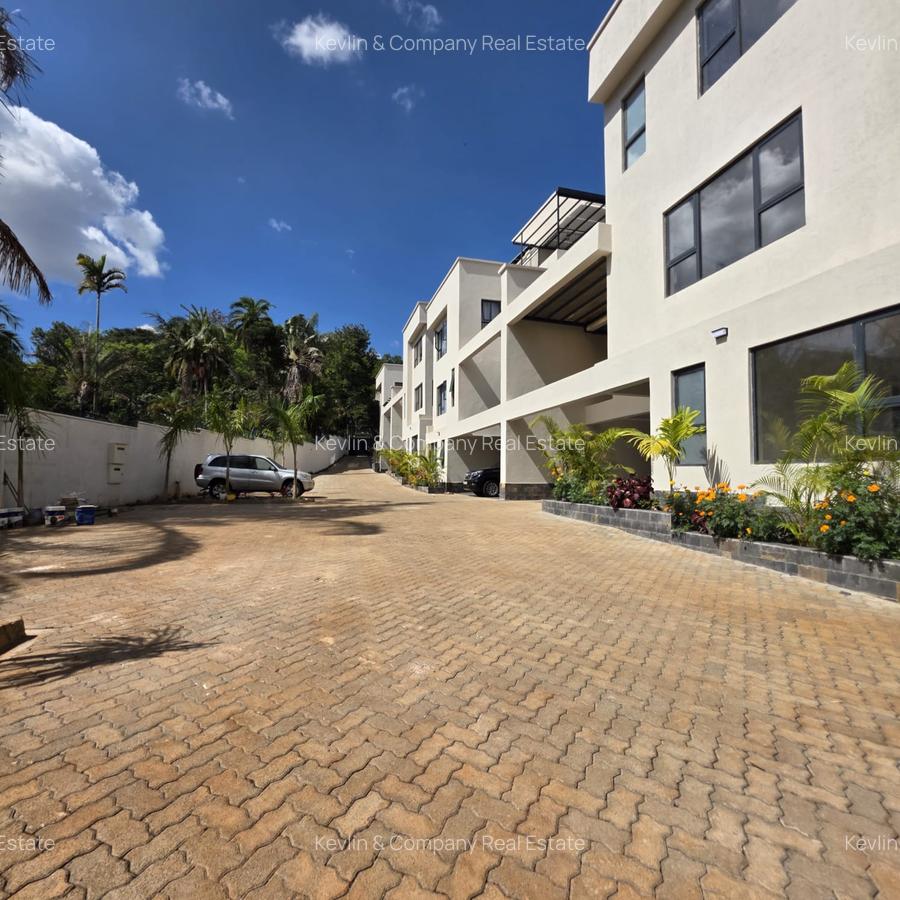 5 Bed Villa with En Suite in Lavington - 1