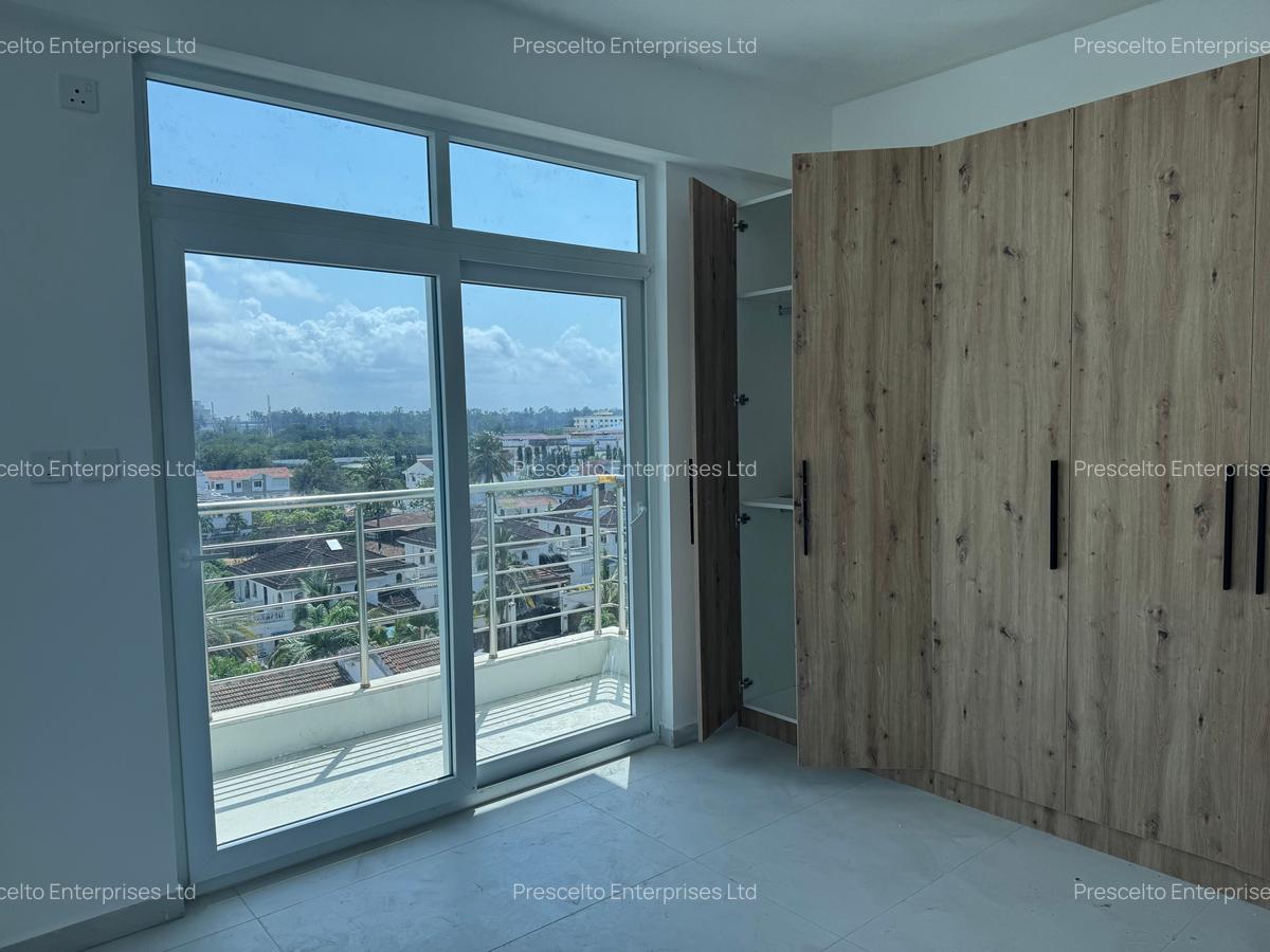 2 Bed Apartment with En Suite at Off Links Road - 13