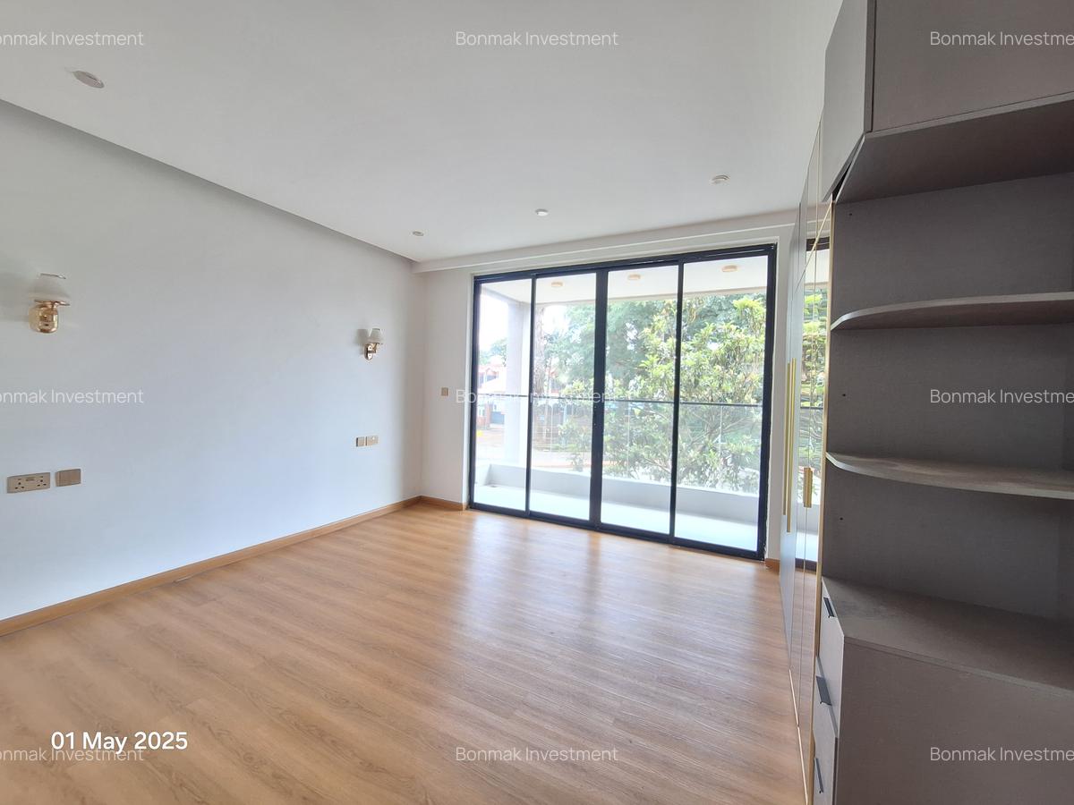 5 Bed Townhouse with En Suite at Lavington Green - 12
