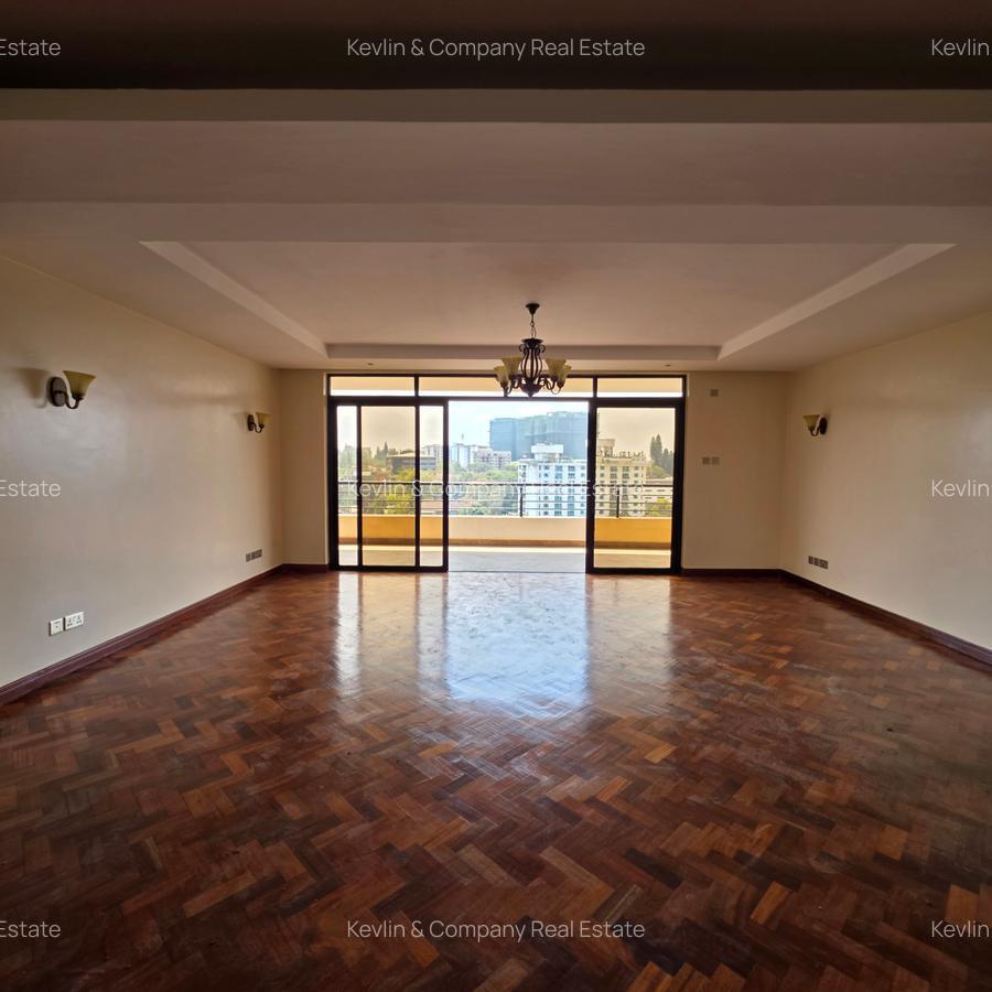 3 Bed Apartment with En Suite in Riverside - 3