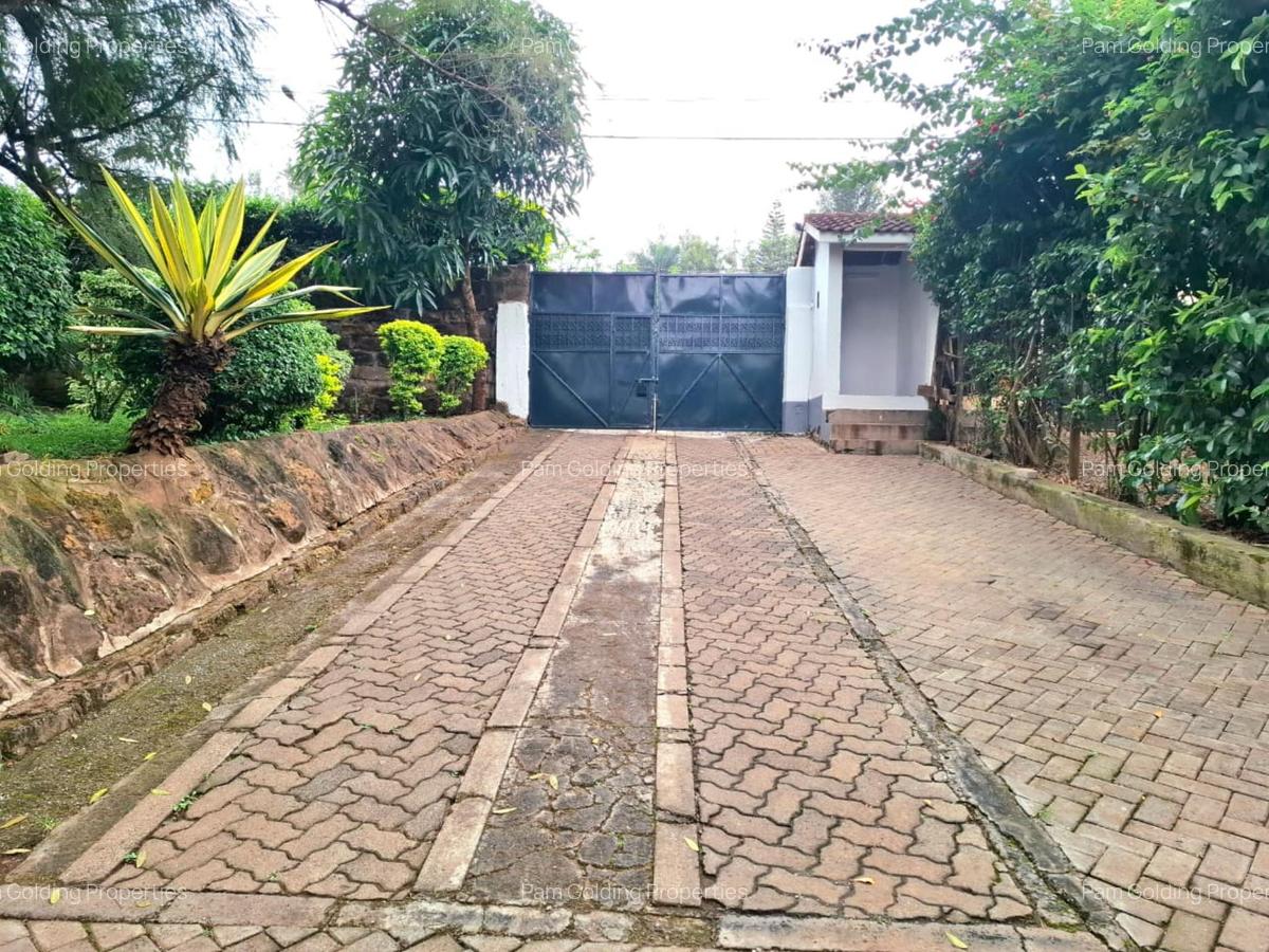 5 Bed House at Ridgeways Lane - 4
