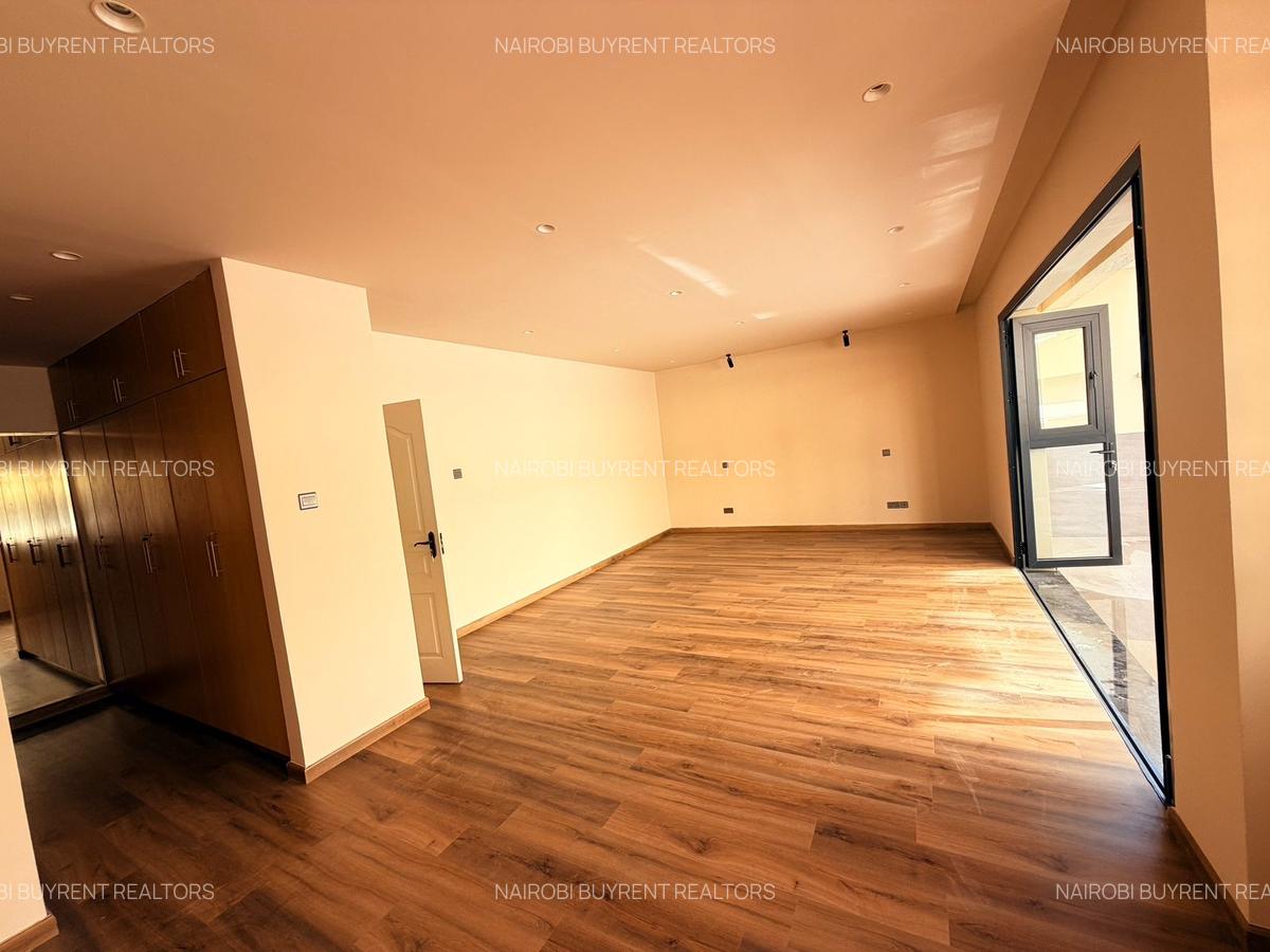 4 Bed Townhouse with En Suite in General Mathenge - 10