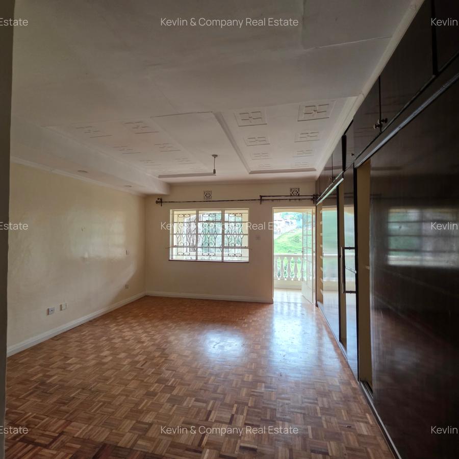 4 Bed Townhouse with En Suite in Lavington - 12