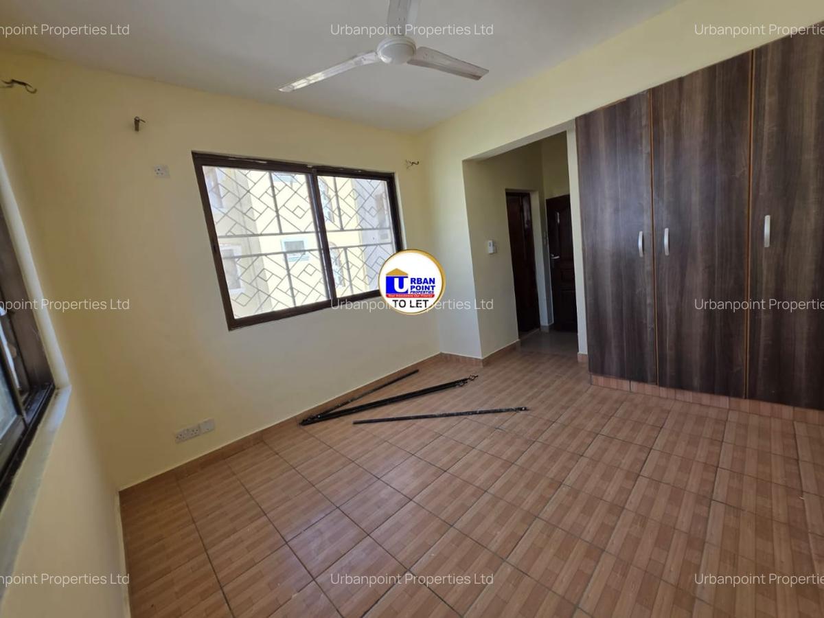3 Bed Apartment with En Suite at Links Road - 3