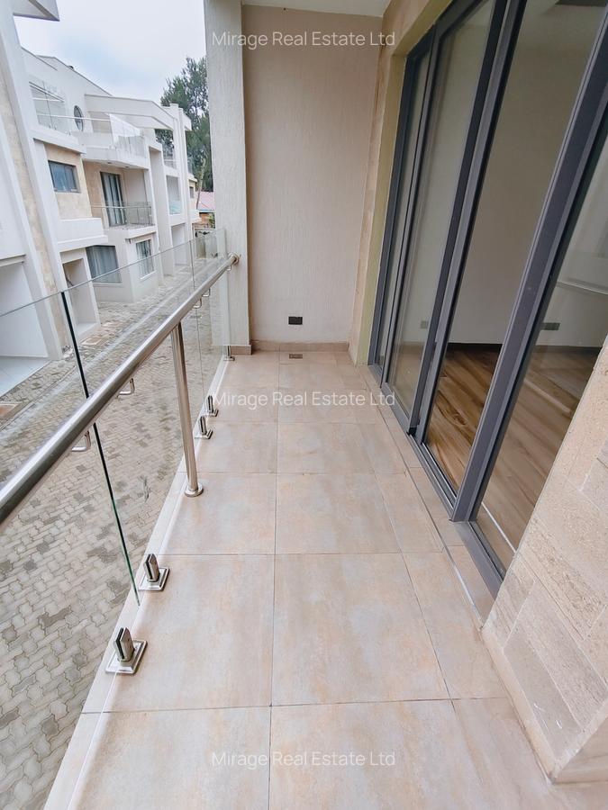 6 Bed Townhouse with En Suite in Lavington - 19