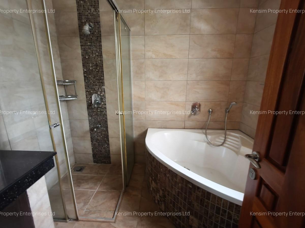 5 Bed Townhouse with En Suite in Lavington - 10