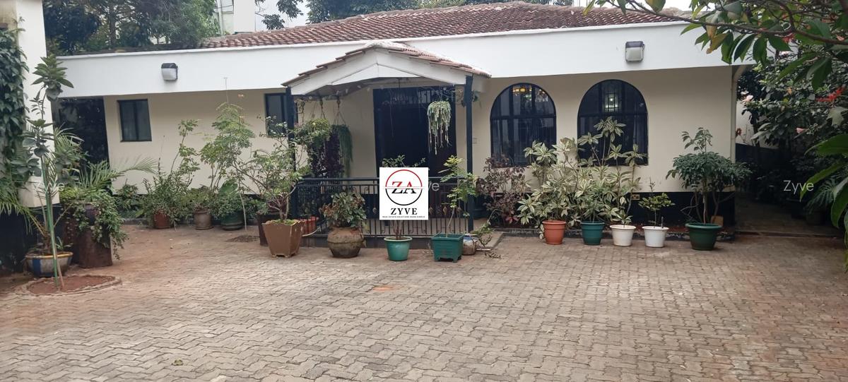 3 Bed House with En Suite at Lavington - 1