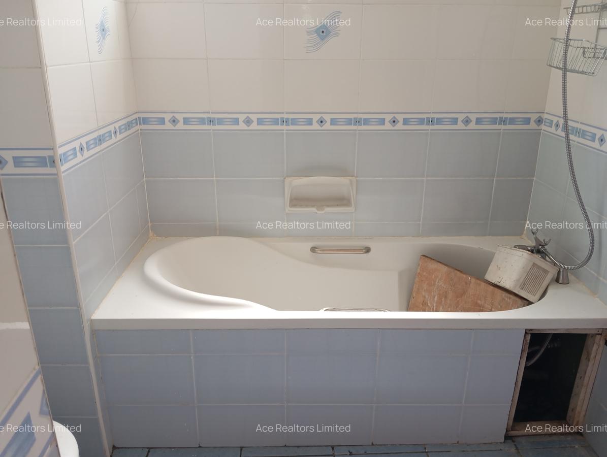 3 Bed Apartment with En Suite at Kaptei Garden - 11