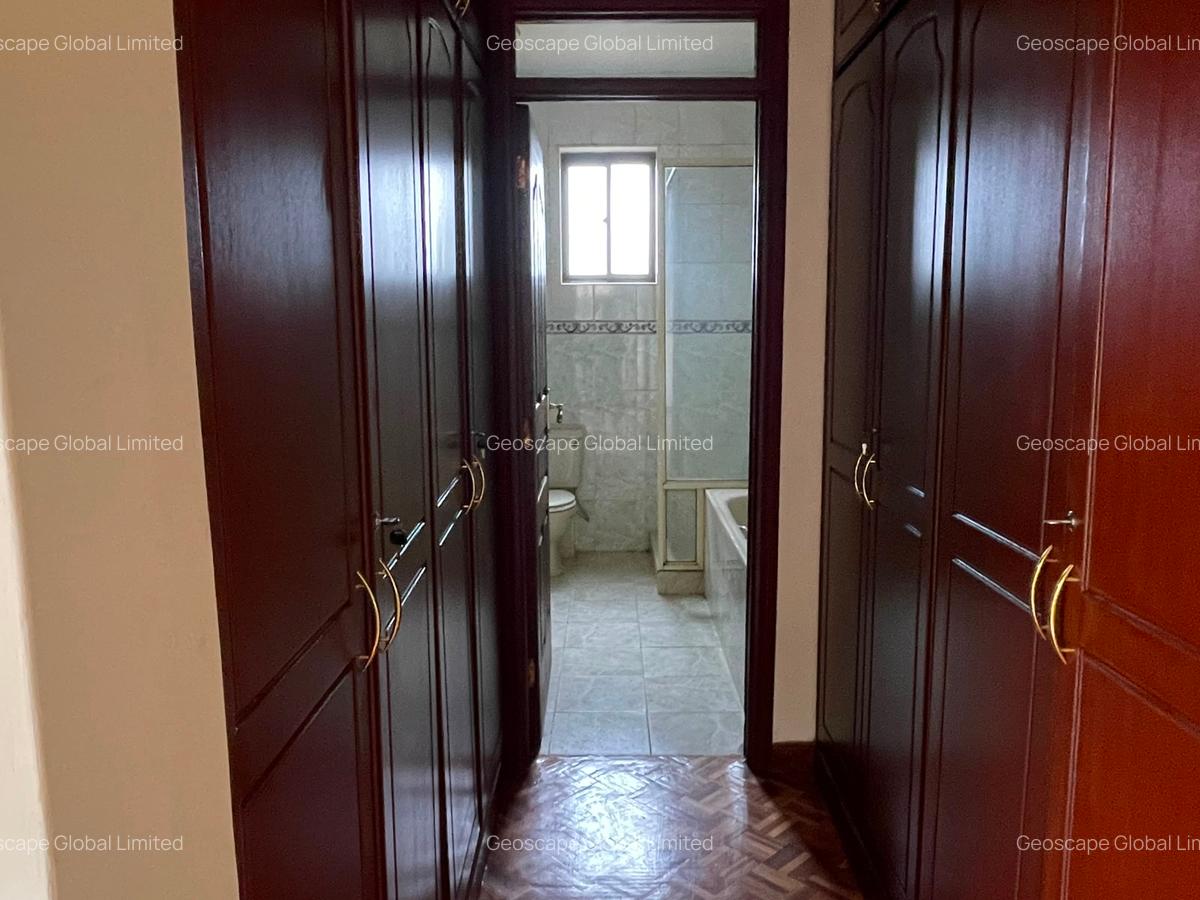 3 Bed Apartment with En Suite in Brookside - 11