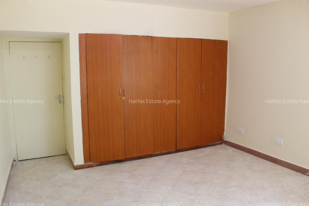 Commercial Property with Parking in Brookside - 7