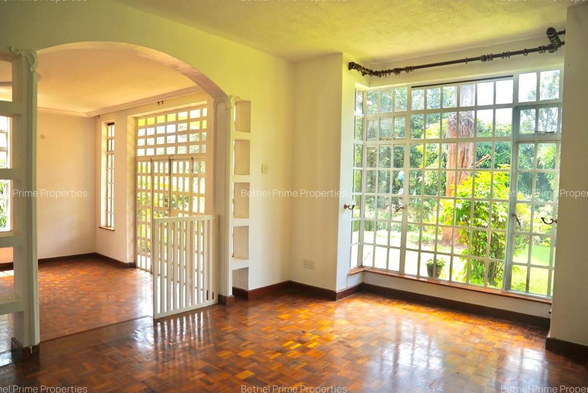 4 Bed Townhouse with En Suite in Rosslyn - 10