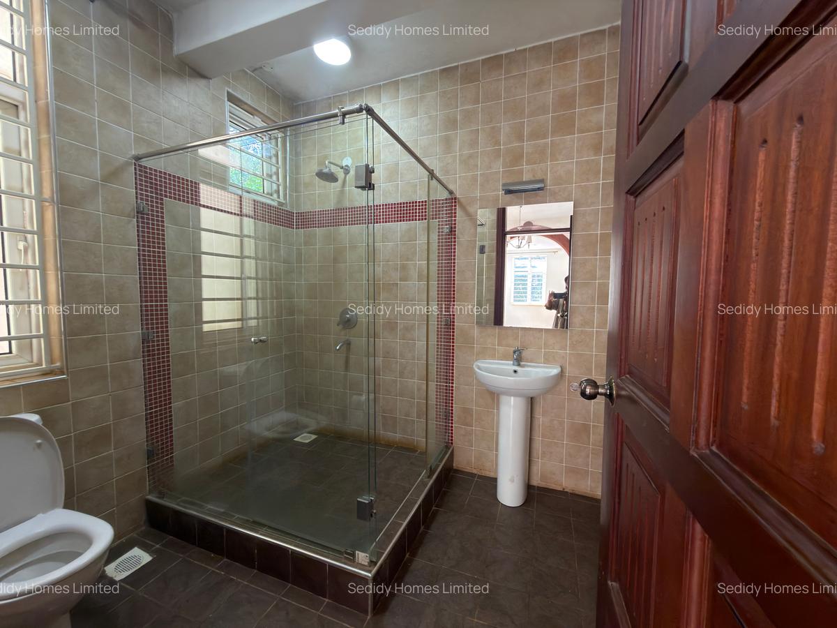 5 Bed Townhouse with En Suite in Rosslyn - 7
