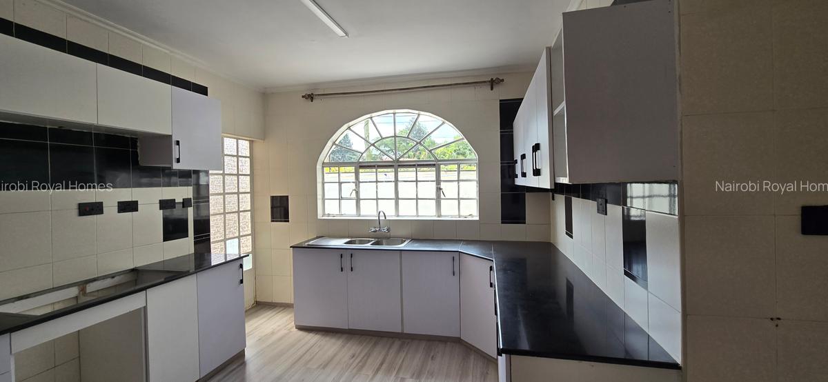 5 Bed Townhouse with En Suite at Lavington Off Convent Drive - 17