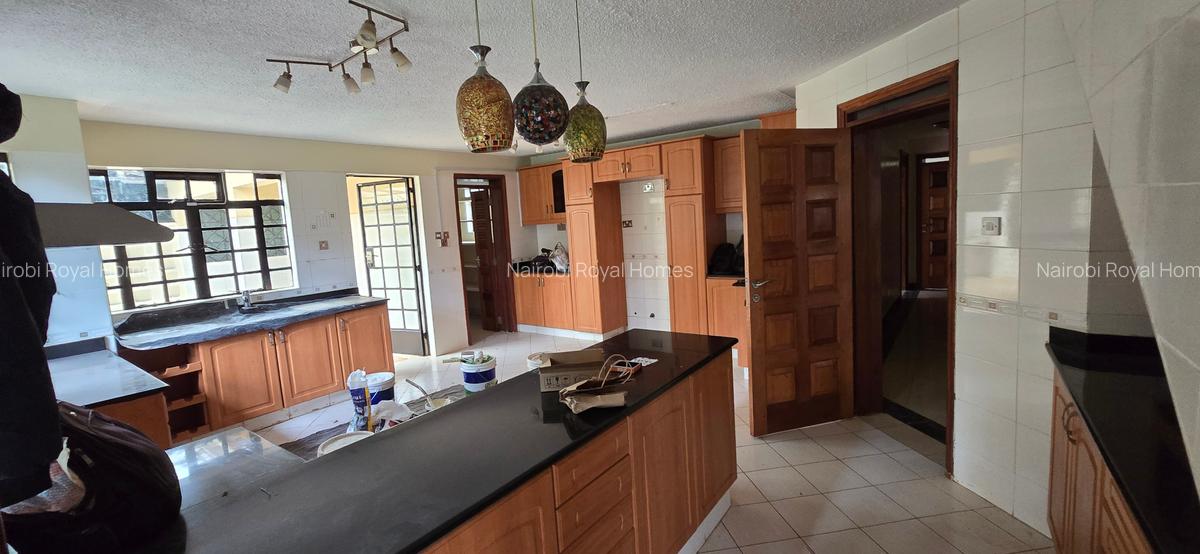 5 Bed House with En Suite at Spring Valley - 13
