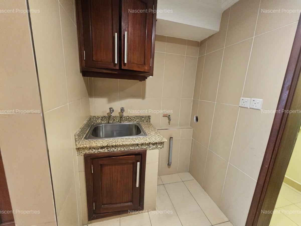 4 Bed Apartment with En Suite in Riverside - 11