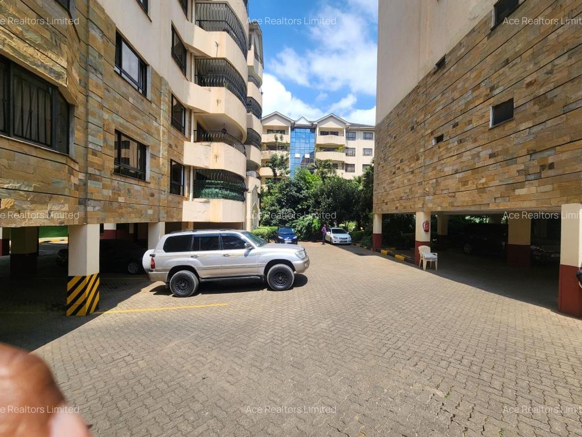 3 Bed Apartment with En Suite at Hatheru Road - 11