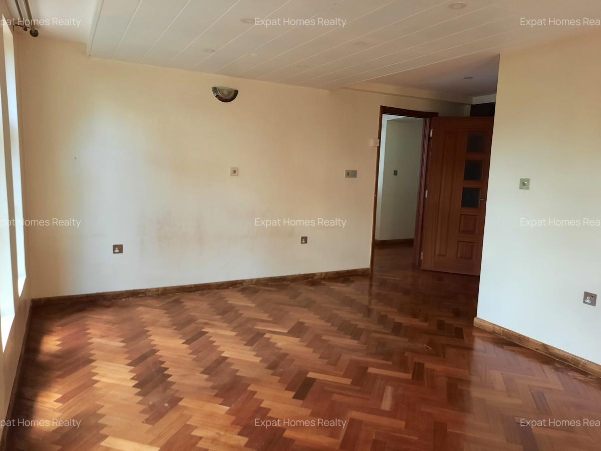 4 Bed Villa with En Suite in Lavington - 6