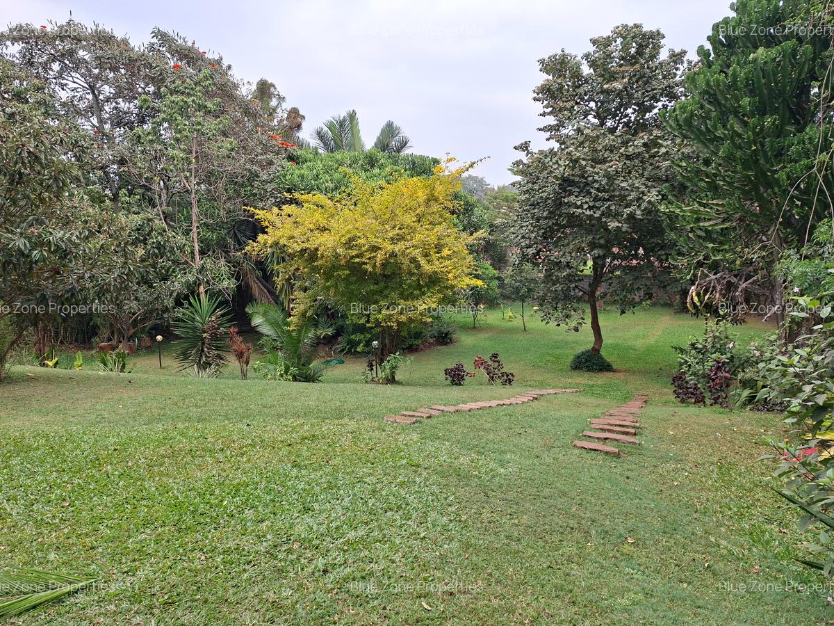 5 Bed House with En Suite at Close To Un - 5