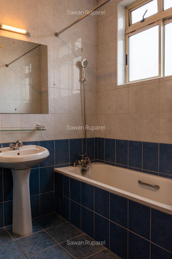 3 Bed Apartment with En Suite at Sports Road - 8