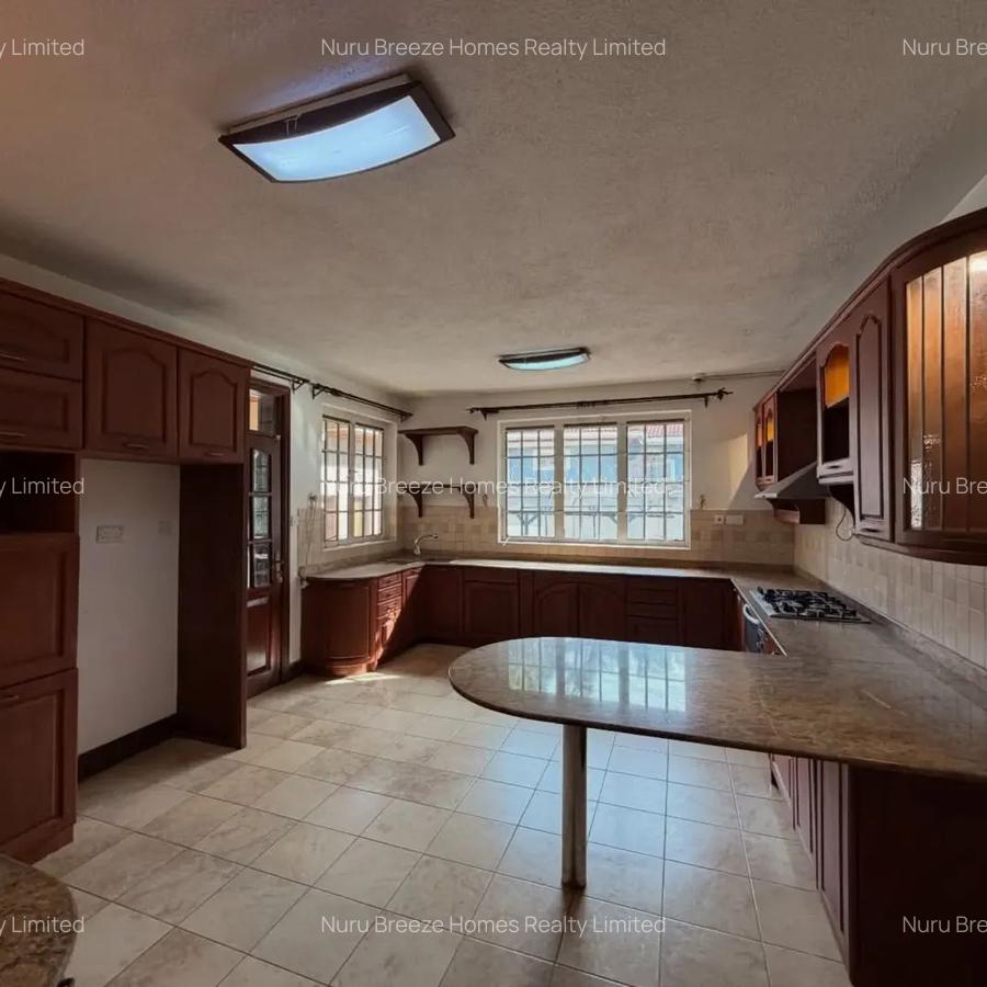 5 Bed House with En Suite in Runda - 3