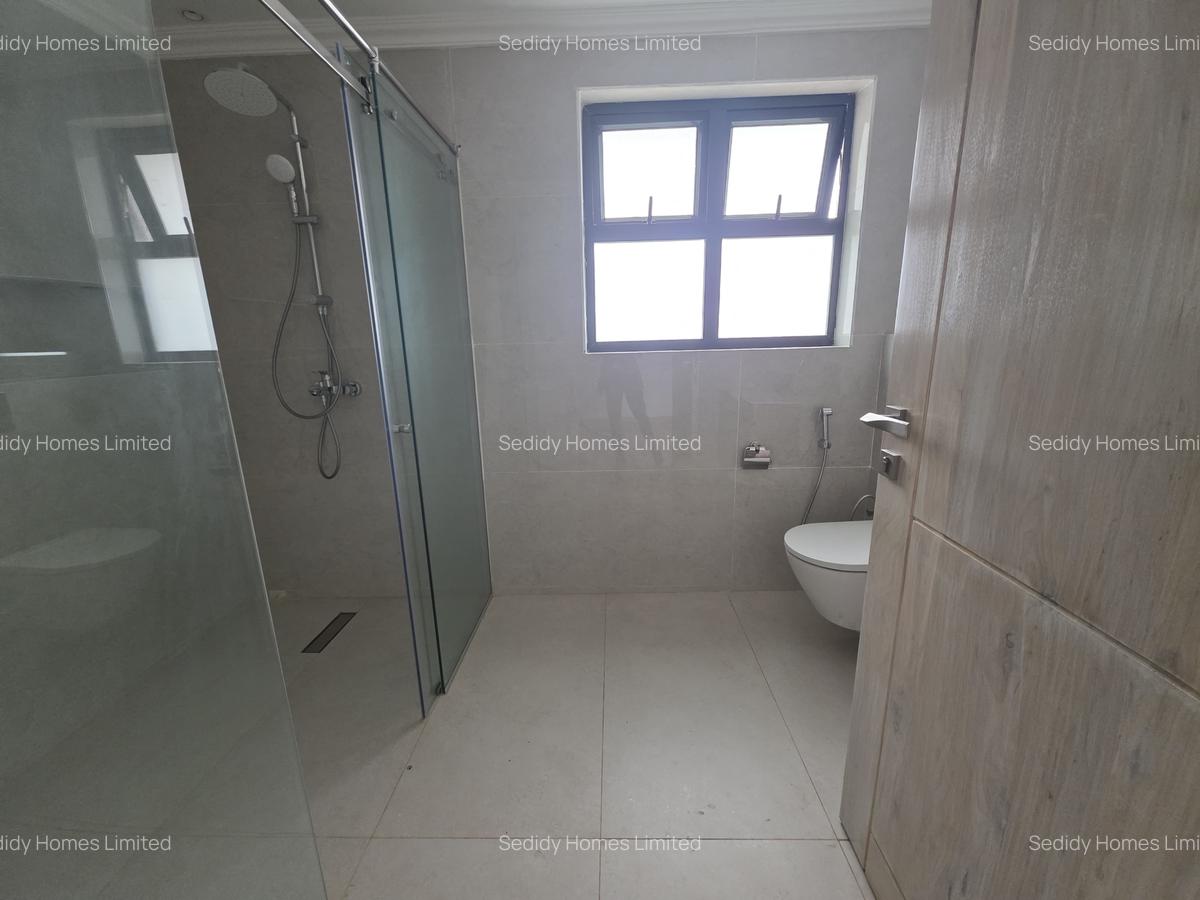 6 Bed Villa with En Suite in Runda - 13