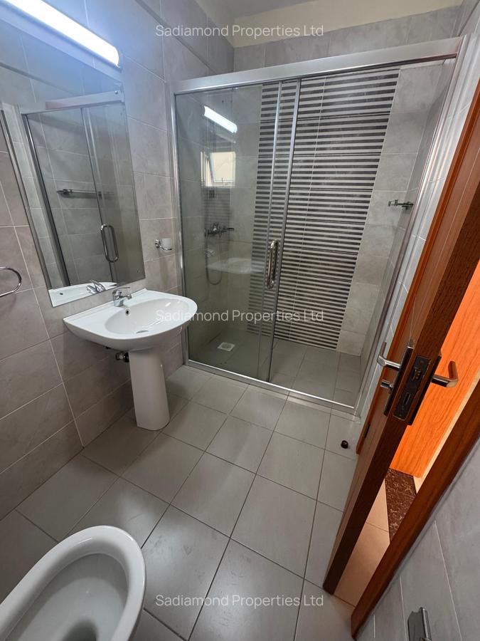 3 Bed Apartment with En Suite in Westlands Area - 8