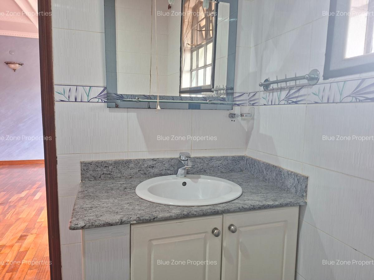 4 Bed House with En Suite in Runda - 11