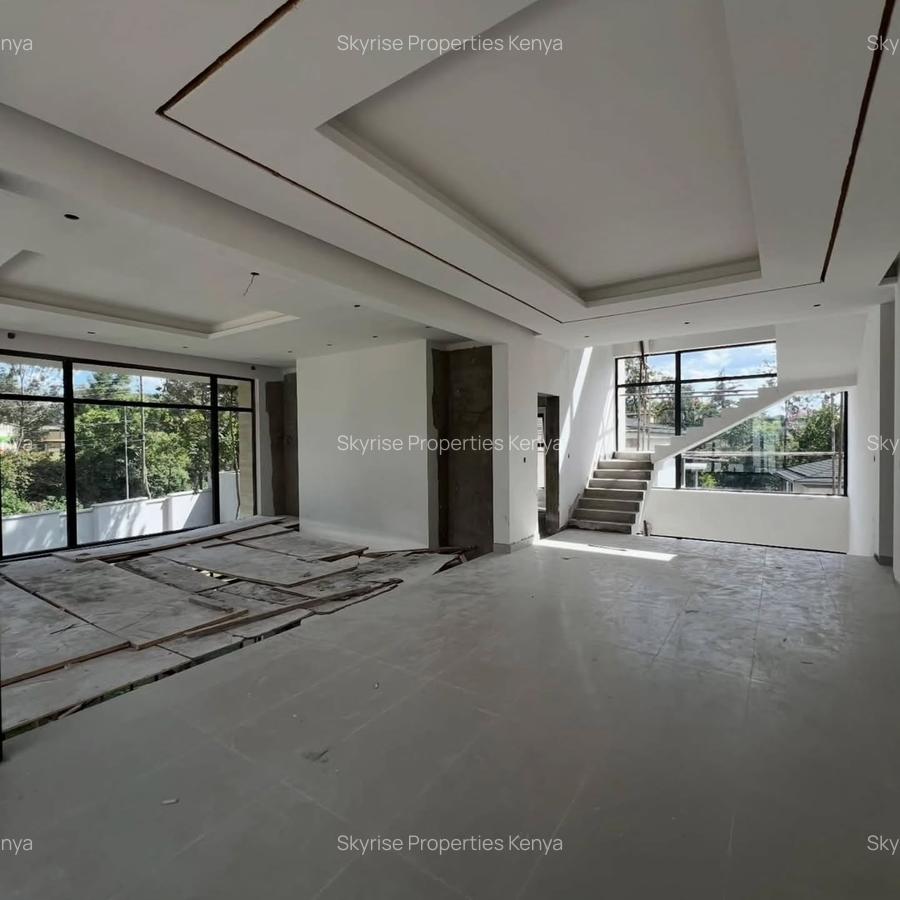 6 Bed Villa with En Suite in Lavington - 12