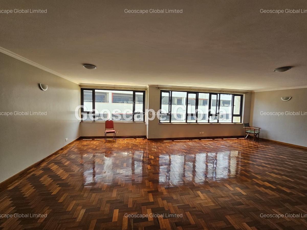 3 Bed Apartment with En Suite in Riverside - 1