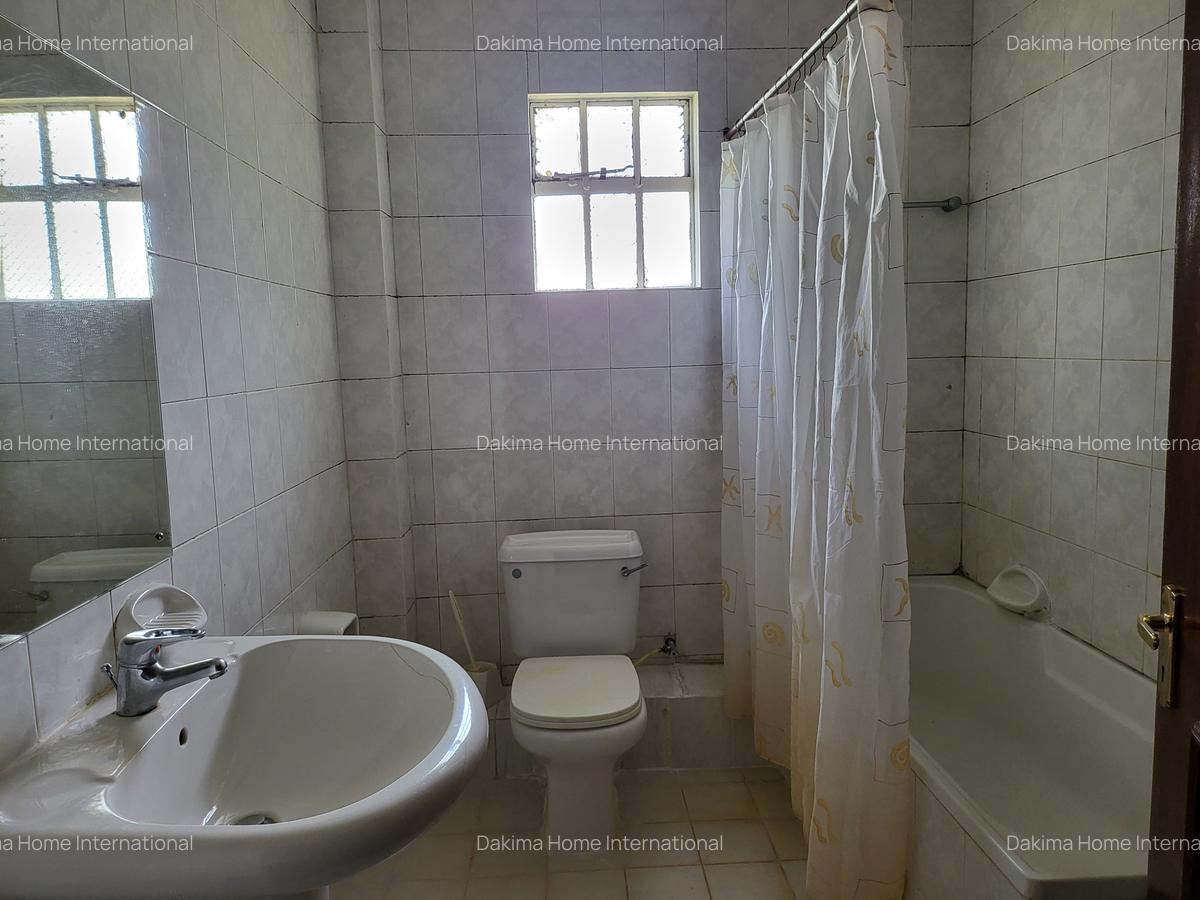 5 Bed House with En Suite in Runda - 10