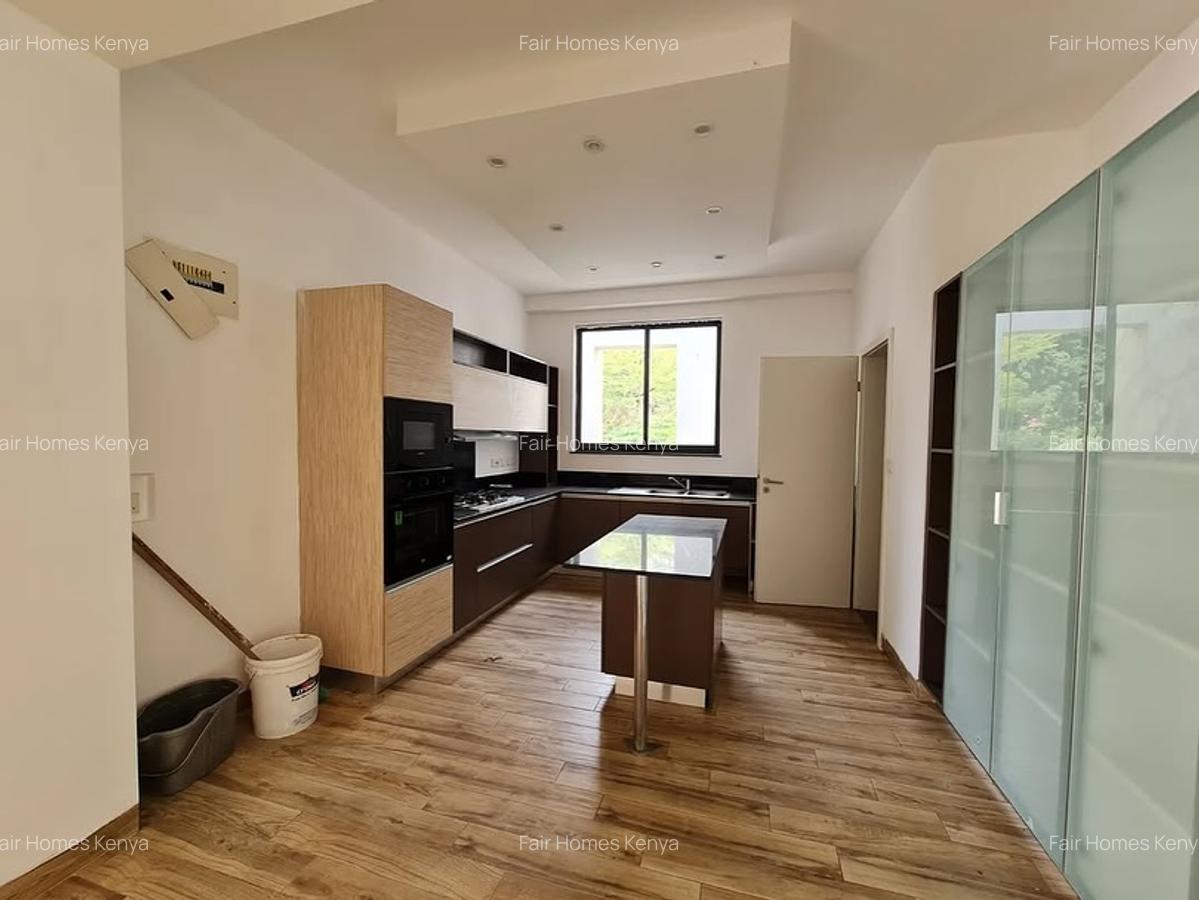 4 Bed Apartment with En Suite at Riverside Drive - 4