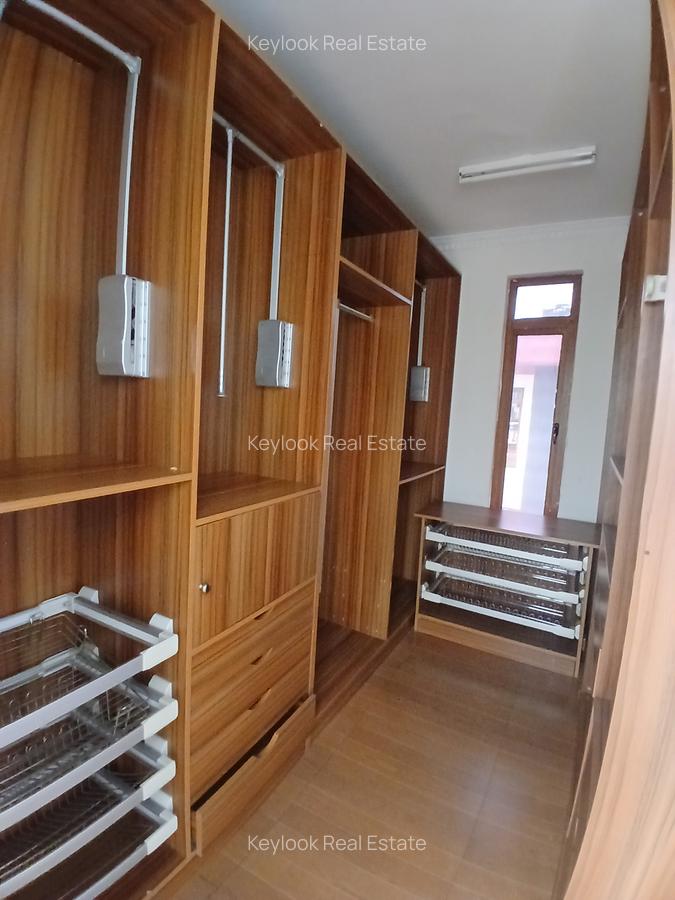 5 Bed Townhouse with En Suite at Lavington Green - 14