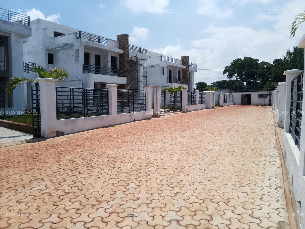 4 Bed Villa with En Suite at Muhuri Rd - 11