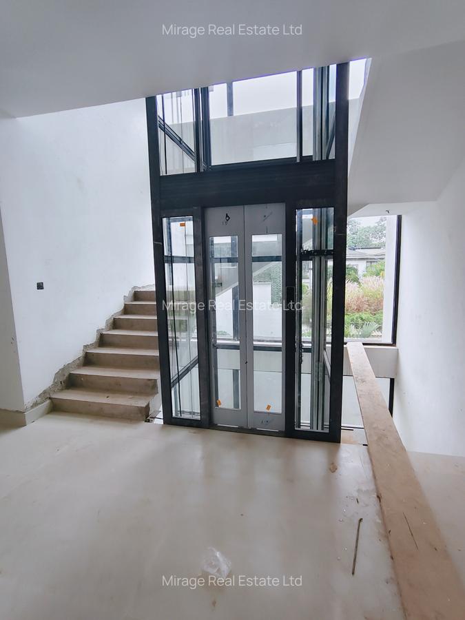 6 Bed Villa with En Suite in Lavington - 11
