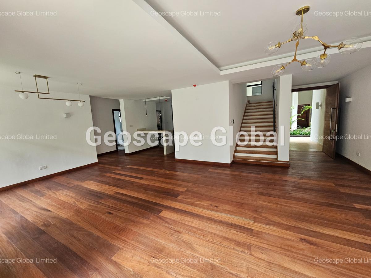 4 Bed Apartment with En Suite in Rosslyn - 2