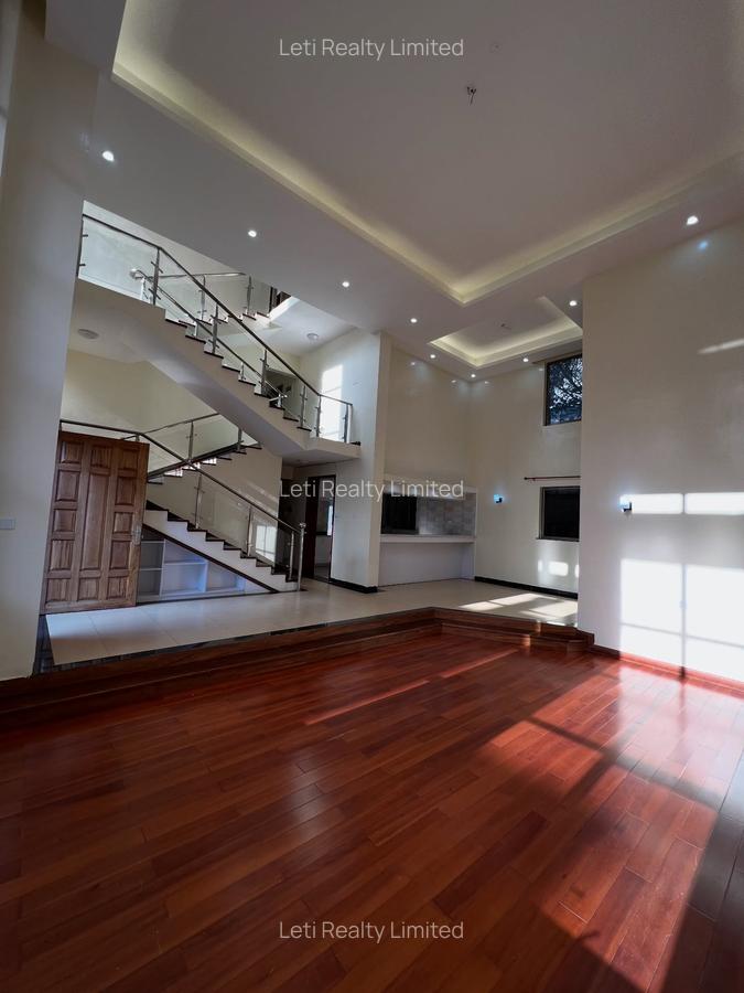 5 Bed Townhouse with En Suite in Lavington - 4