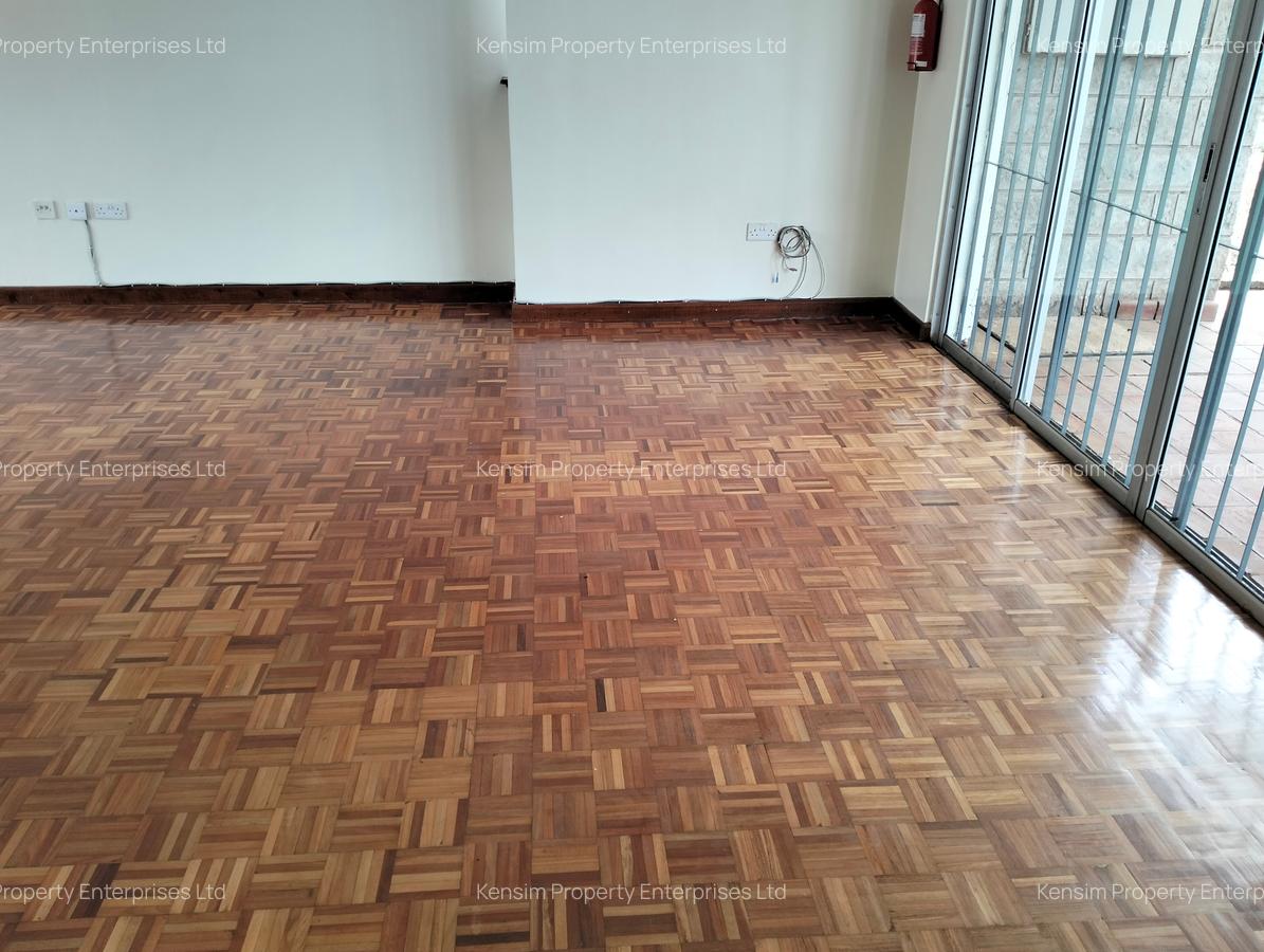 5 Bed Townhouse with En Suite in Kitisuru - 13