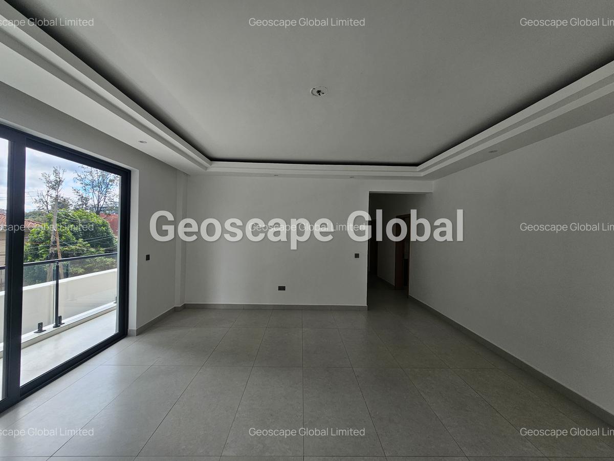 3 Bed Apartment with En Suite in Brookside - 12