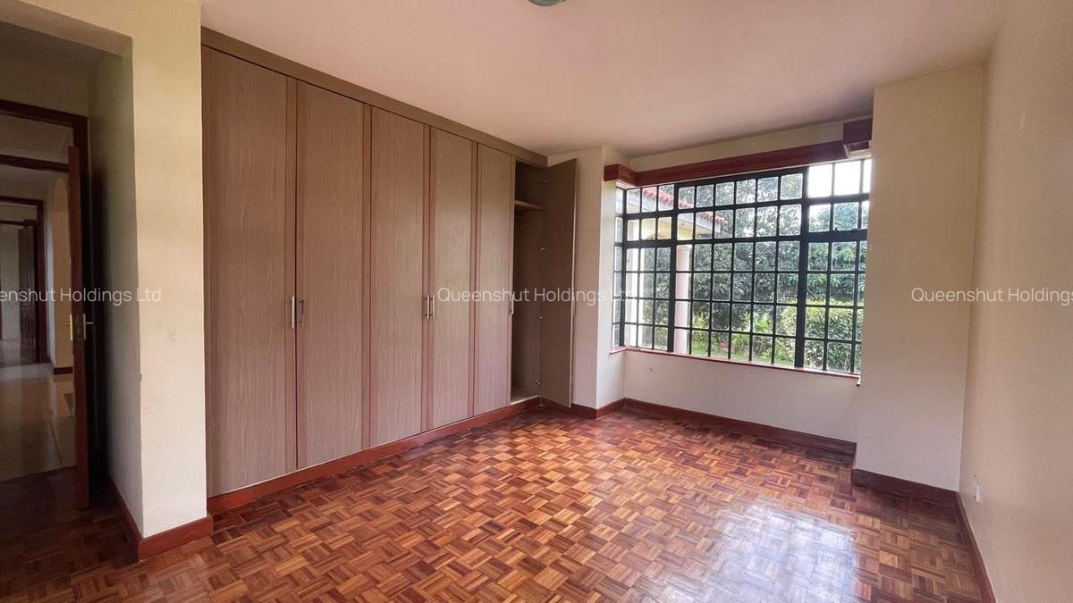 5 Bed Townhouse with En Suite in Rosslyn - 4