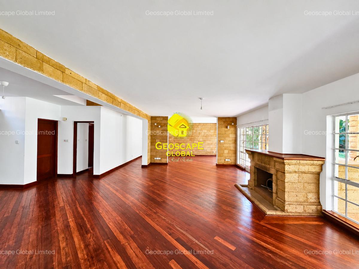 5 Bed House with En Suite in Rosslyn - 3