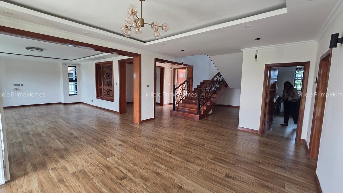 5 Bed Townhouse with En Suite at Paradise - 5