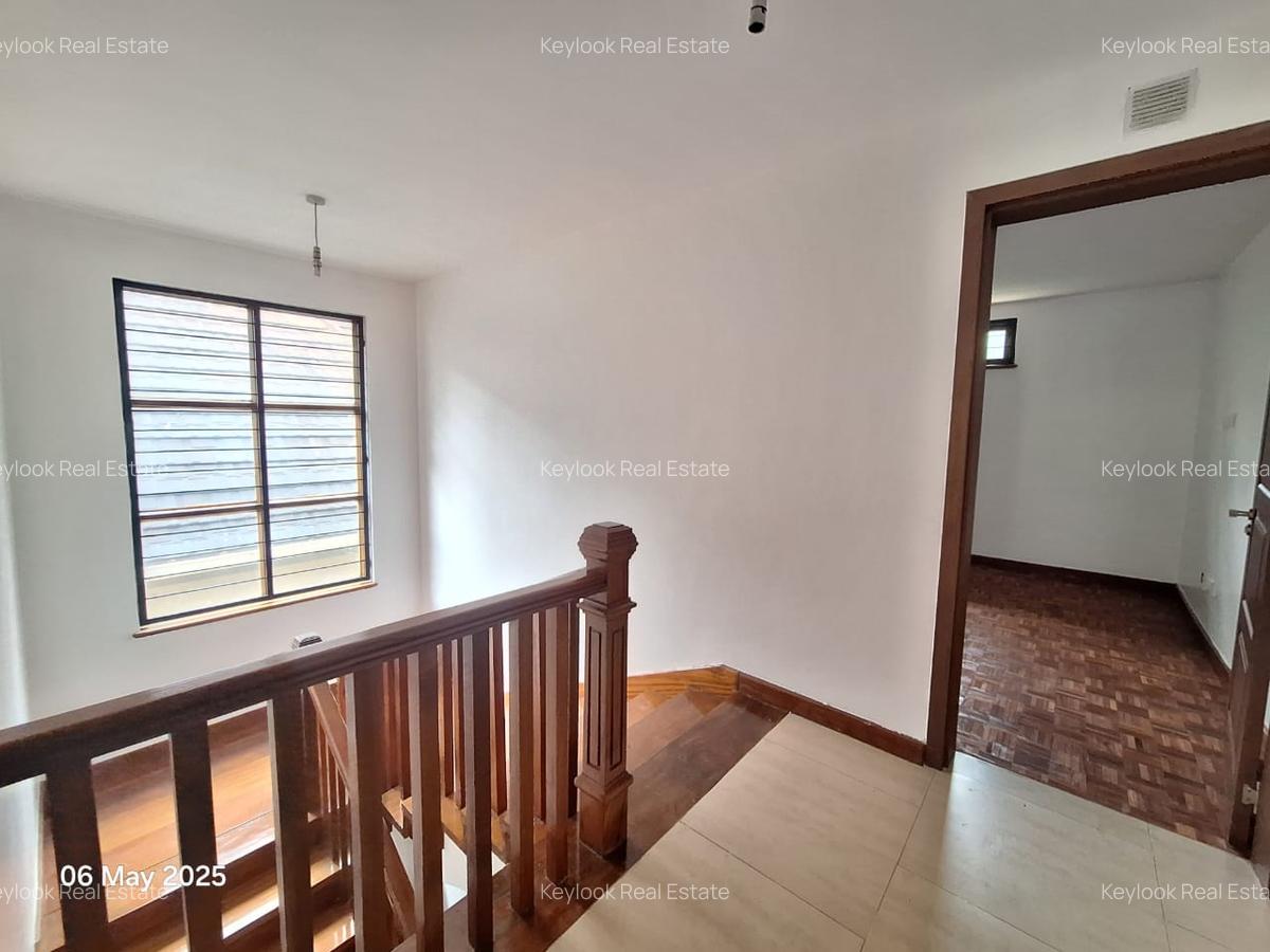 5 Bed Townhouse with En Suite at Lavington - 3