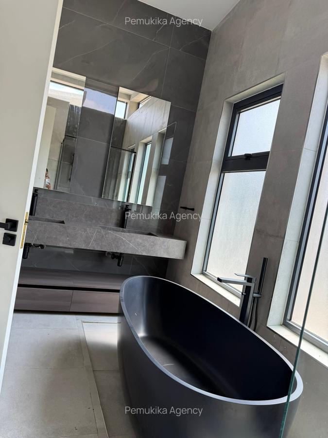 4 Bed Townhouse with En Suite in Runda - 6
