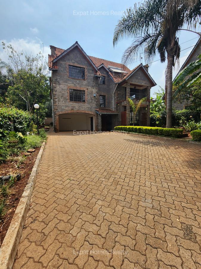 5 Bed Villa with En Suite in Lavington - 2