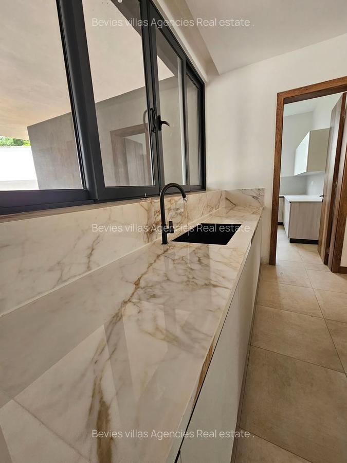 5 Bed Villa with En Suite at Nyari - 12
