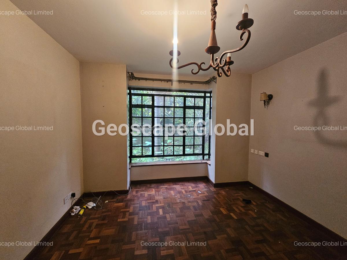 5 Bed Townhouse with En Suite in Lavington - 12