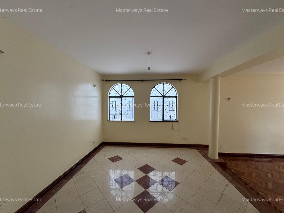 4 Bed Townhouse with En Suite in Riverside - 3