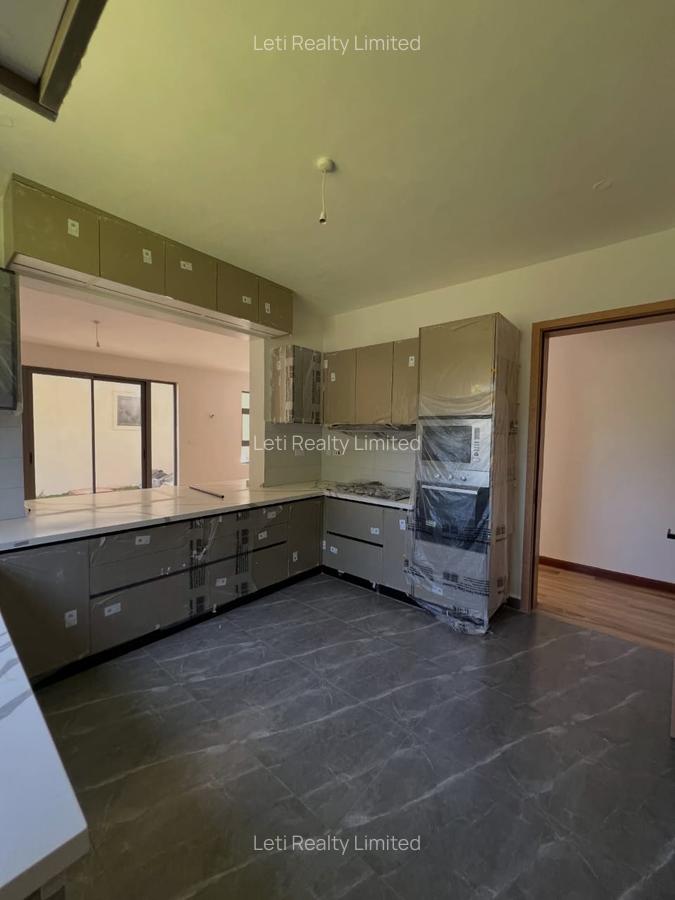 6 Bed Townhouse with En Suite in Lavington - 5